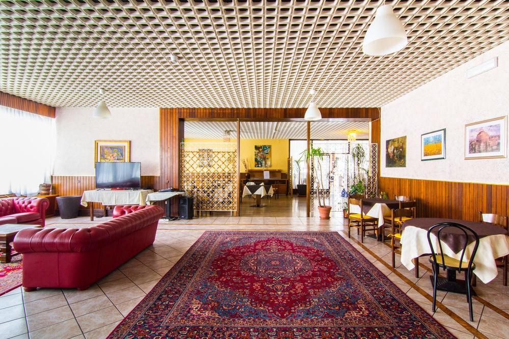 Excelsior Hotel Cimone Lowcost サン・マルティーノ・ディ・カストロッツァ エクステリア 写真