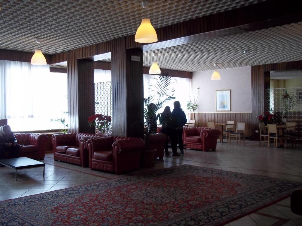 Excelsior Hotel Cimone Lowcost サン・マルティーノ・ディ・カストロッツァ エクステリア 写真