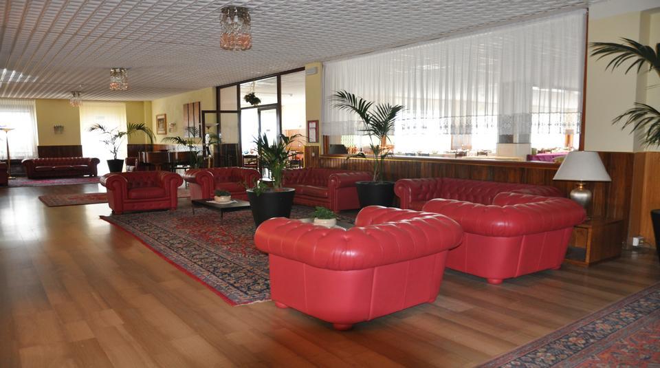 Excelsior Hotel Cimone Lowcost サン・マルティーノ・ディ・カストロッツァ エクステリア 写真